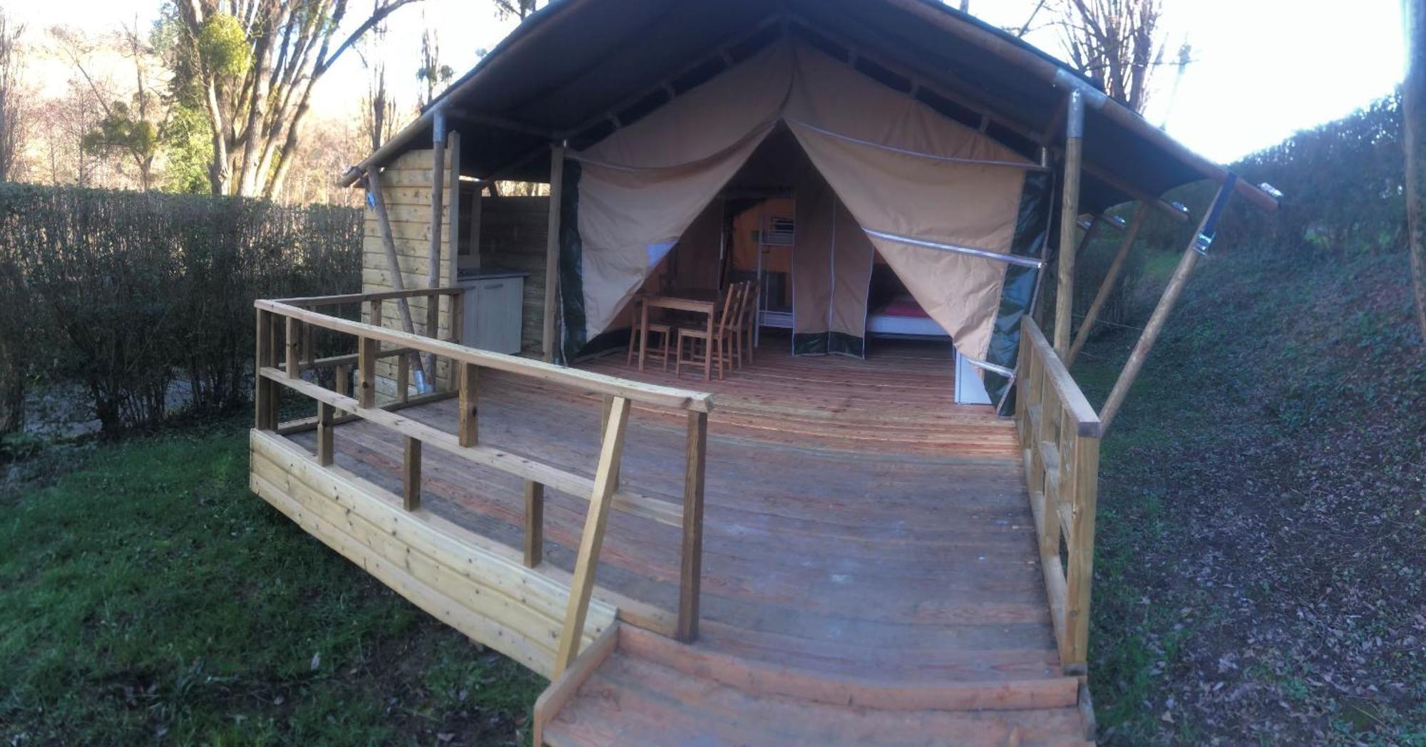 Camping Du Pont De St Gal Saint-Gal-sur-Sioule Екстер'єр фото