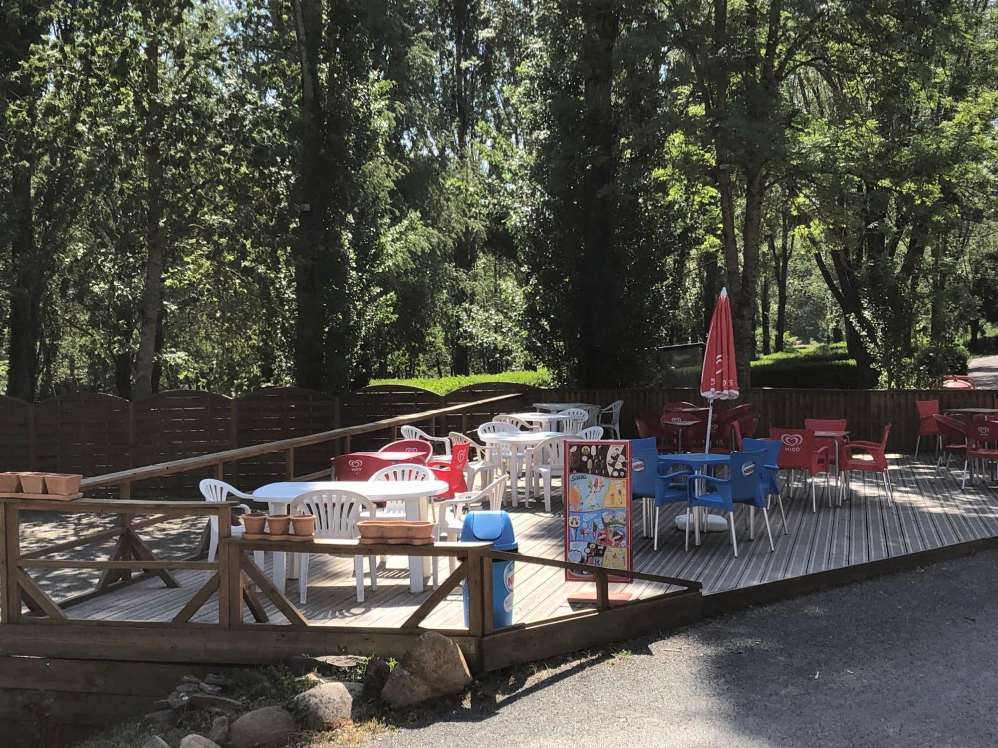 Camping Du Pont De St Gal Saint-Gal-sur-Sioule Екстер'єр фото